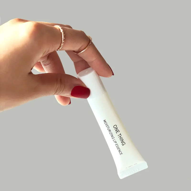 Moisturizing Lip Essence