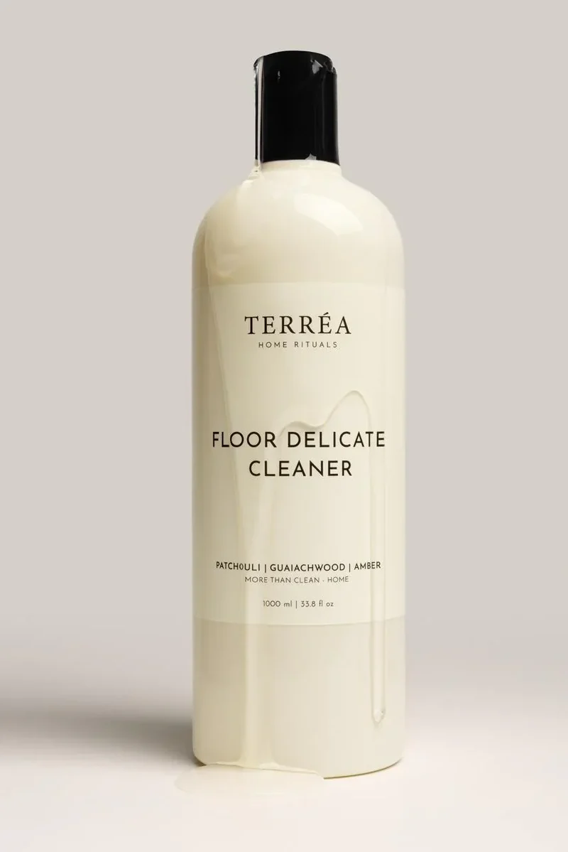 Terréa Floor Delicate Cleaner, No-Rinse Floor Cleaner, Patchouli / Guaiacwood / Amber, 1000 ml