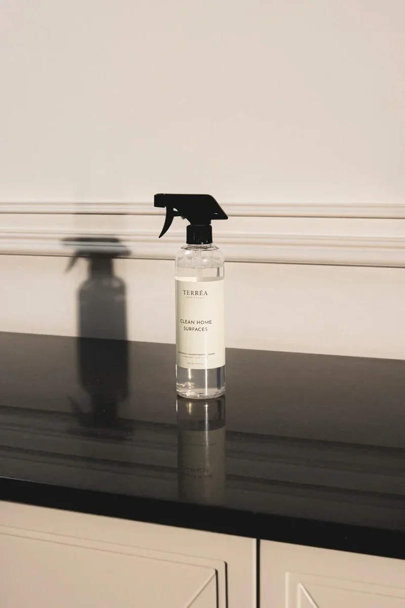 Terréa Clean Home Surfaces, Multi-Surface Cleaner Spray, Patchouli / Guaiacwood / Amber, 500 ml